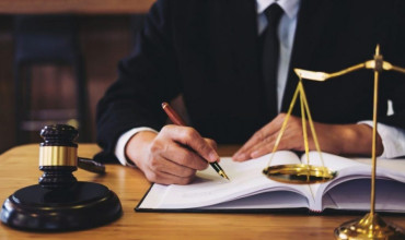 Look At These Noticeable Benefits Of Hiring Bankruptcy Lawyer