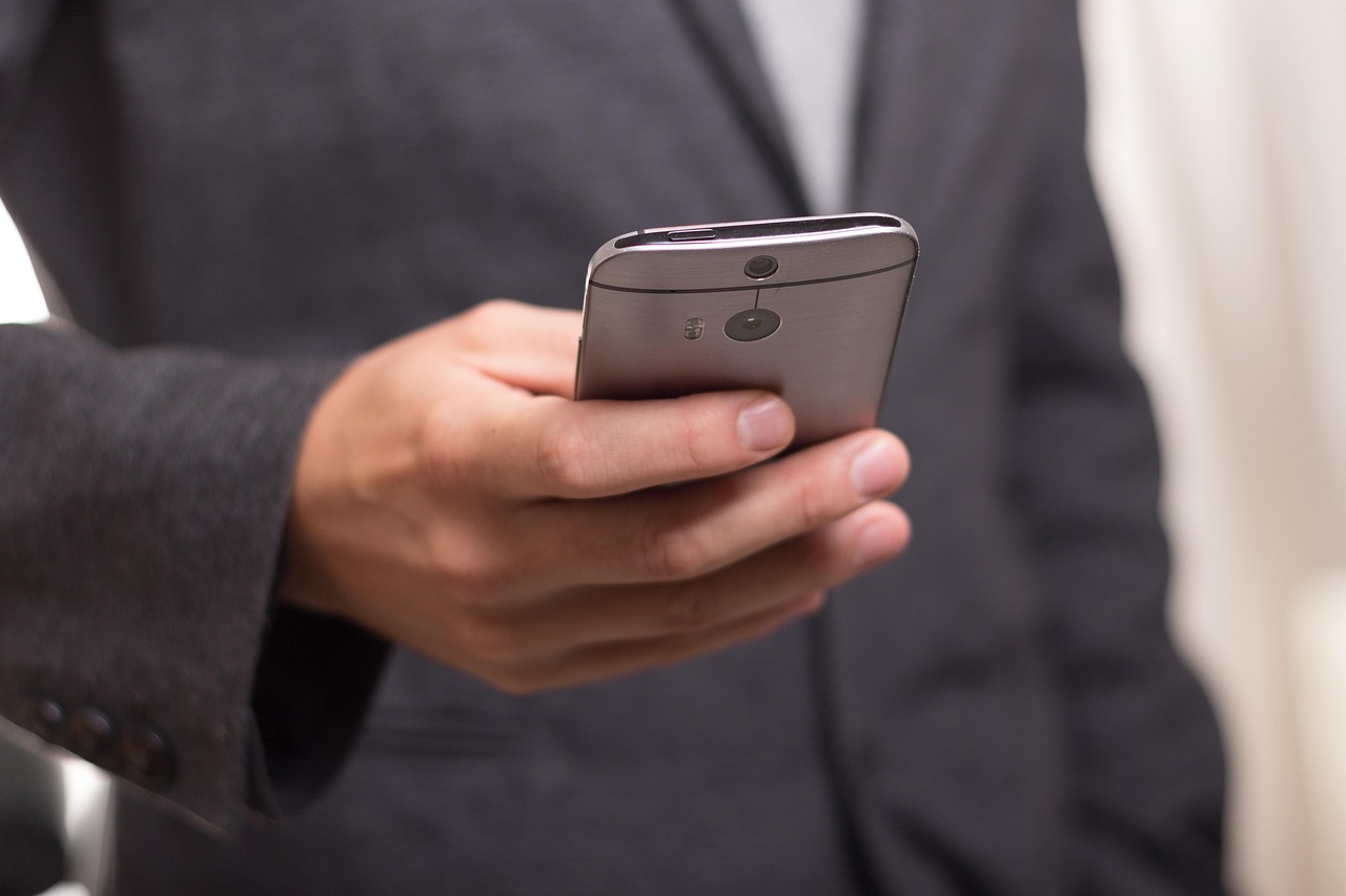 Telephone, mobile, call — Preventing Poor Credit Ratings More Effectively