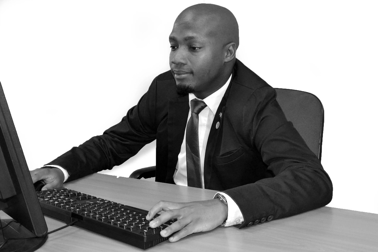 African business, business, working — Why do you need to know solutions to different breast problems?